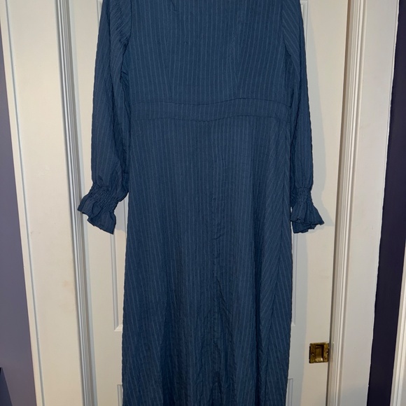 NWOT Women's Flounce Sleeve Dress - Picture 5 of 5